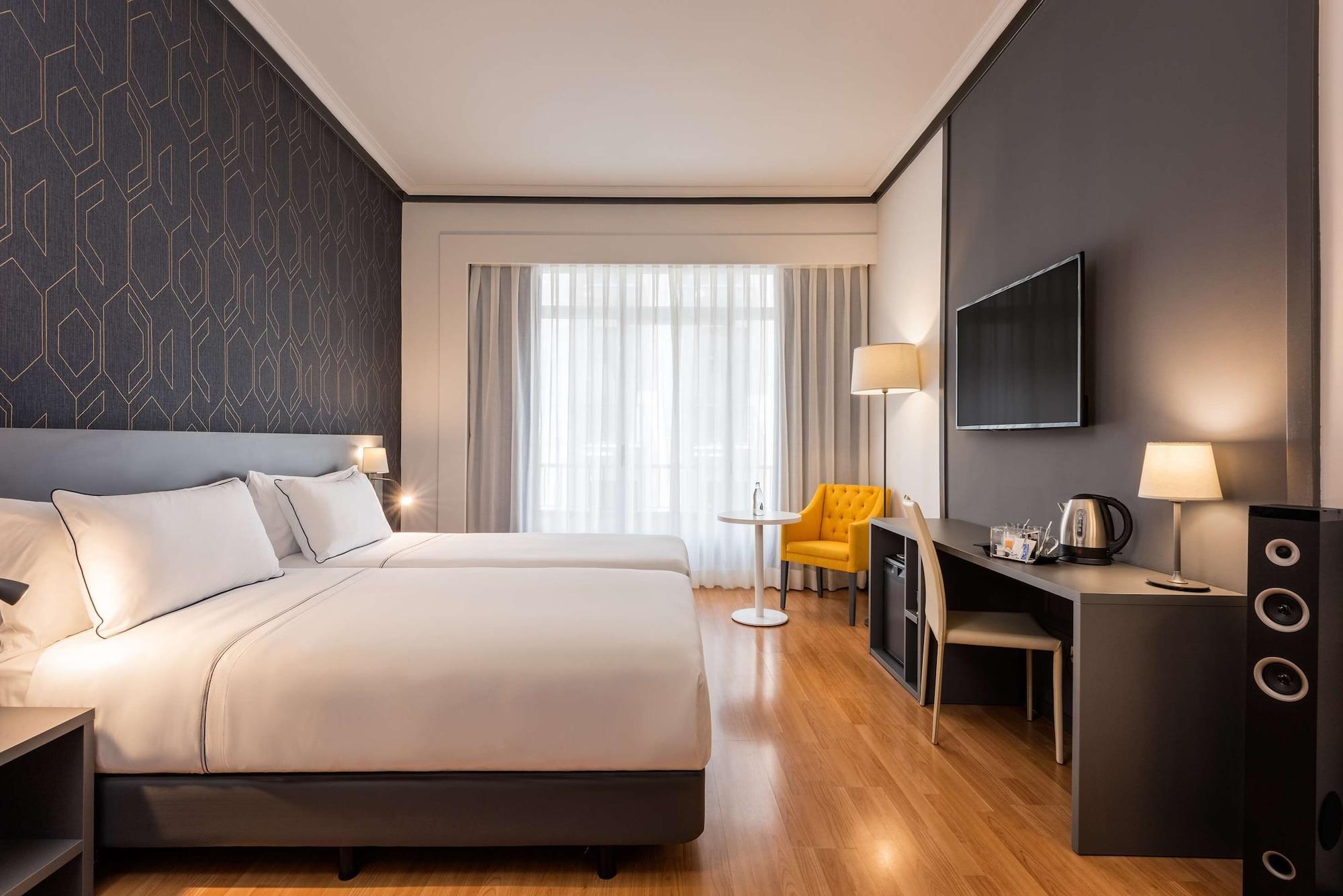 Hotel Madrid Plaza De Espana, Affiliated By Melia Bagian luar foto