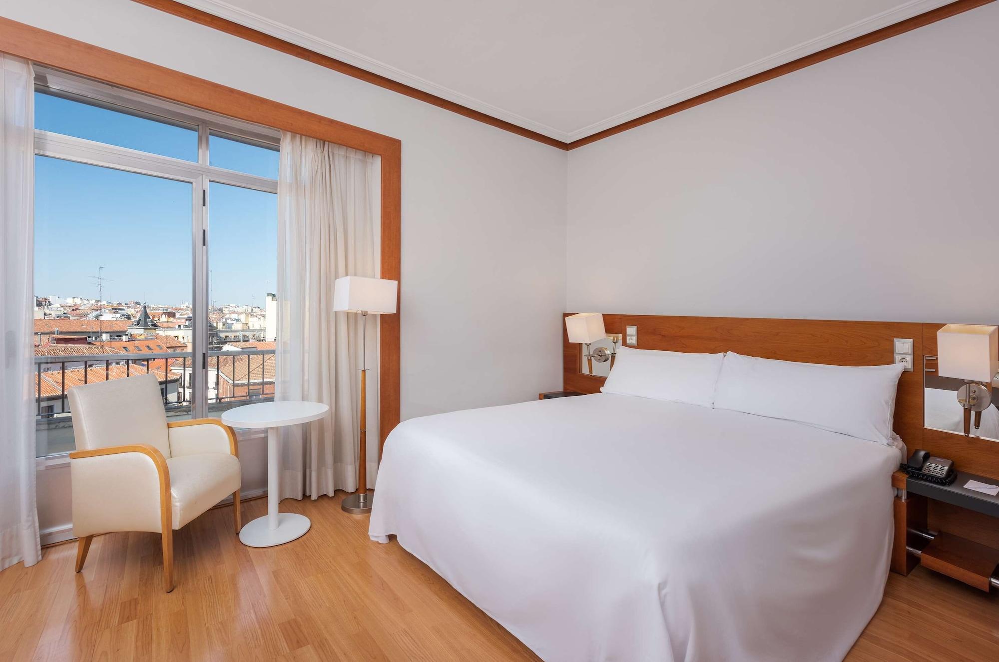 Hotel Madrid Plaza De Espana, Affiliated By Melia Bagian luar foto