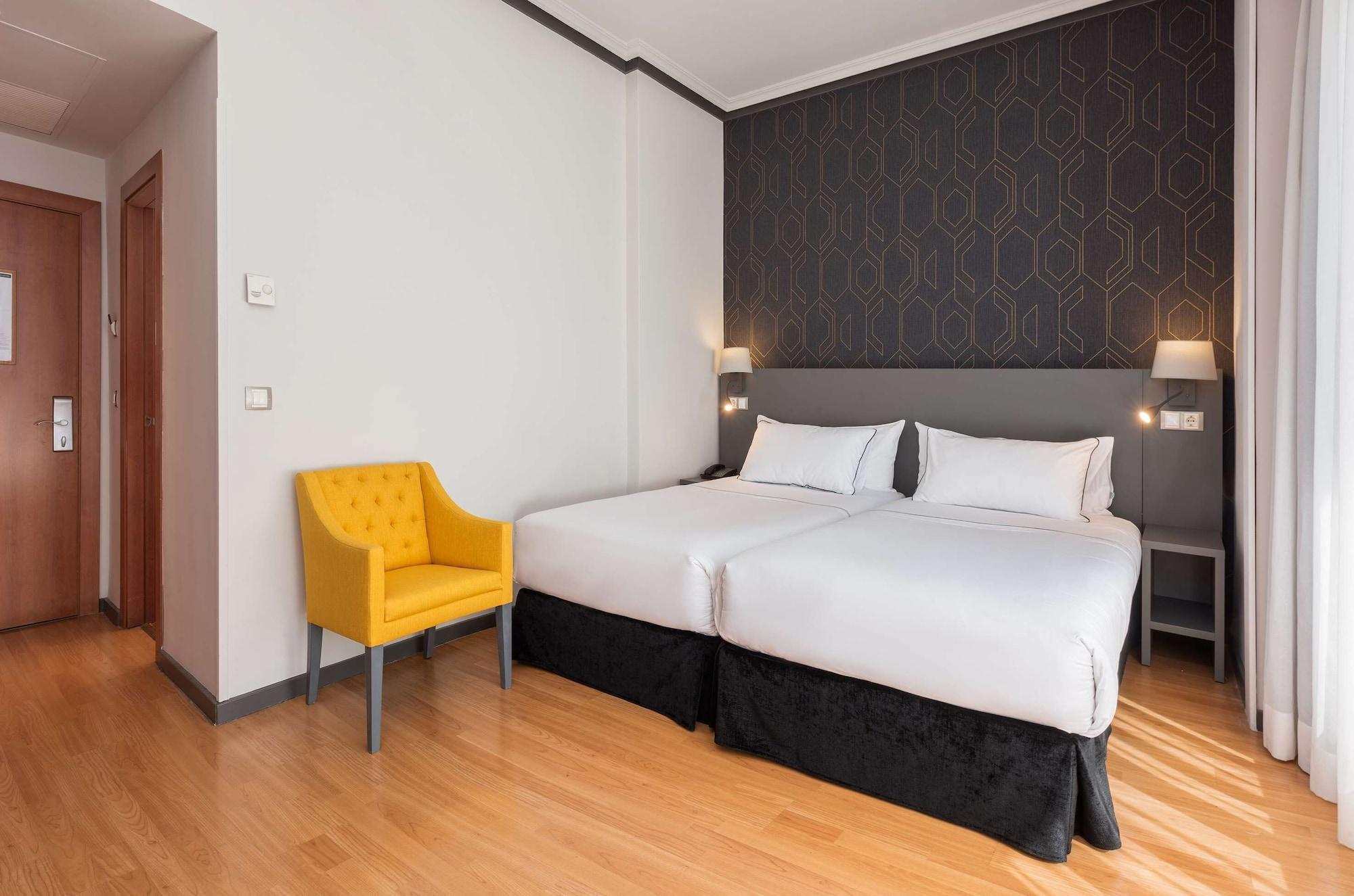 Hotel Madrid Plaza De Espana, Affiliated By Melia Bagian luar foto