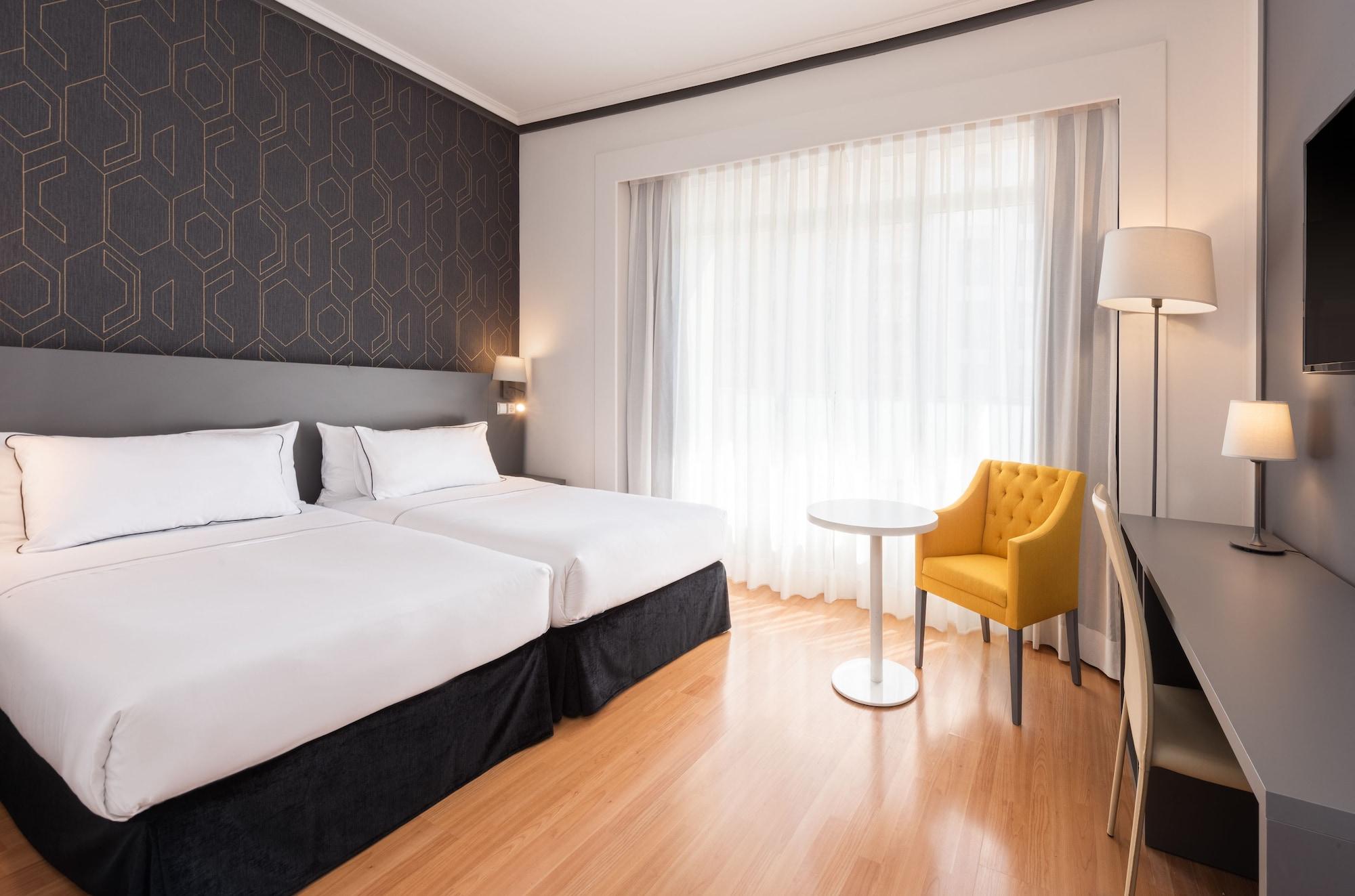 Hotel Madrid Plaza De Espana, Affiliated By Melia Bagian luar foto