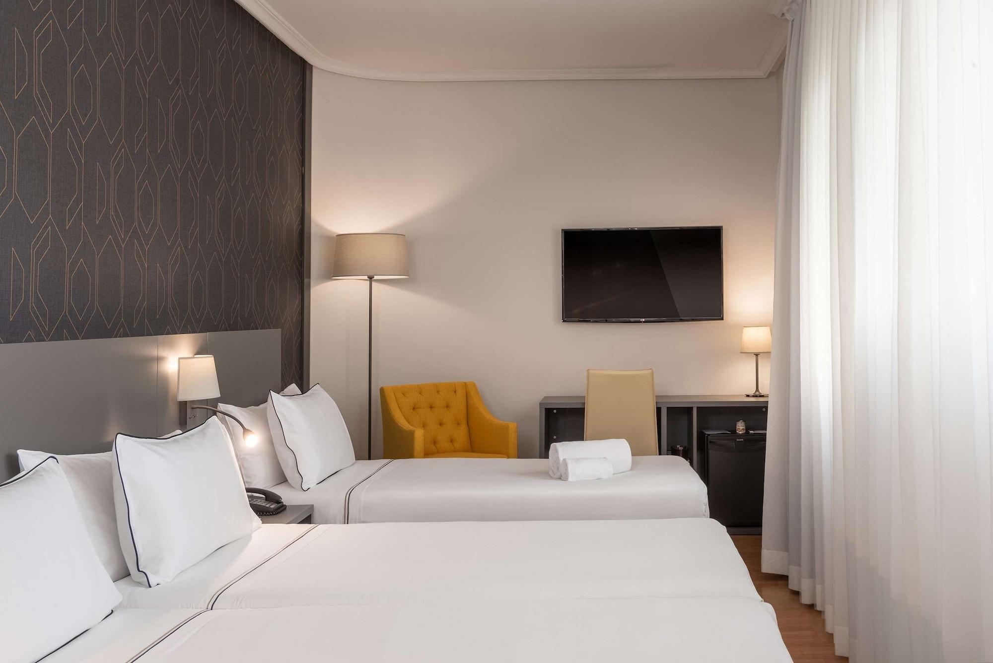 Hotel Madrid Plaza De Espana, Affiliated By Melia Bagian luar foto