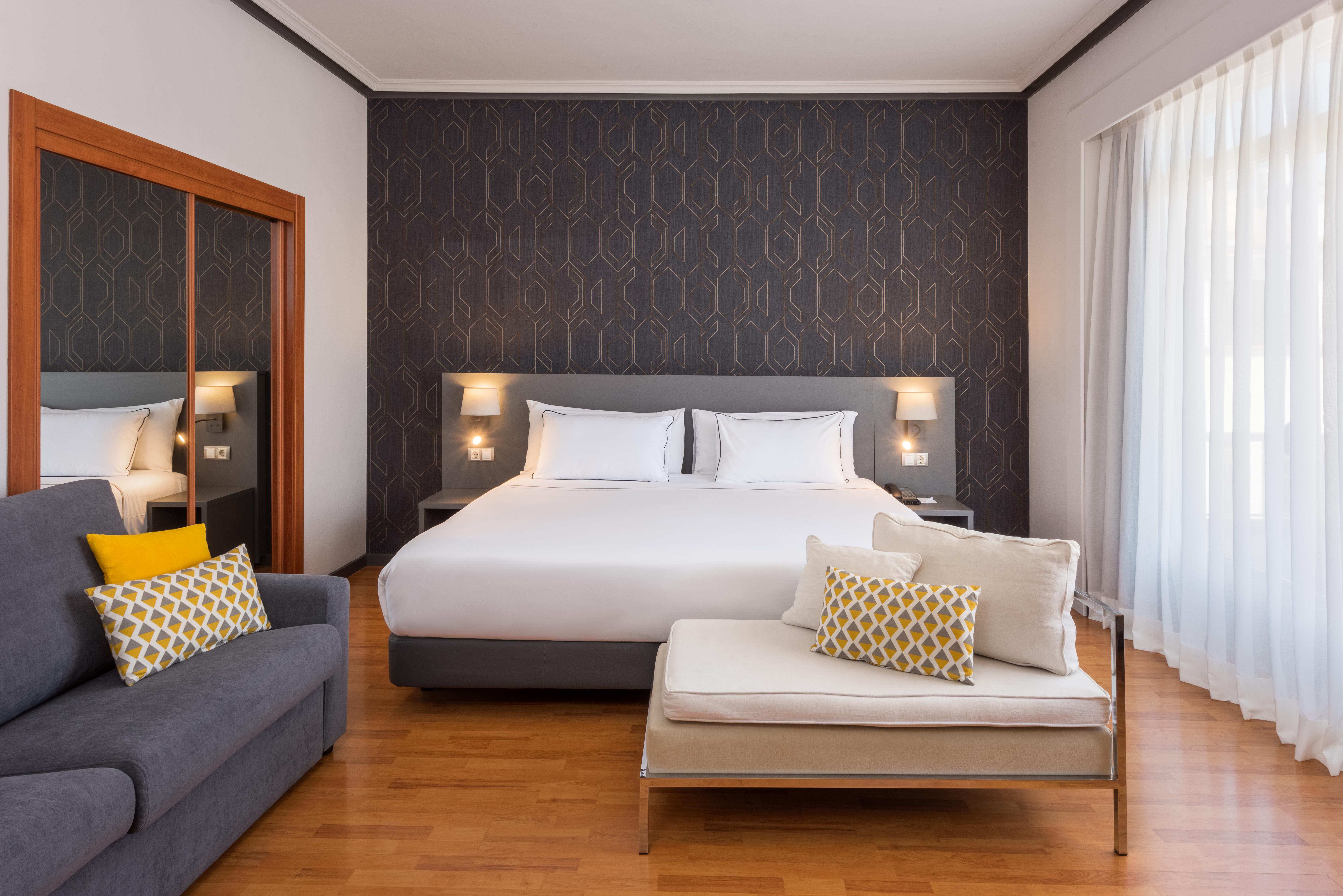 Hotel Madrid Plaza De Espana, Affiliated By Melia Bagian luar foto