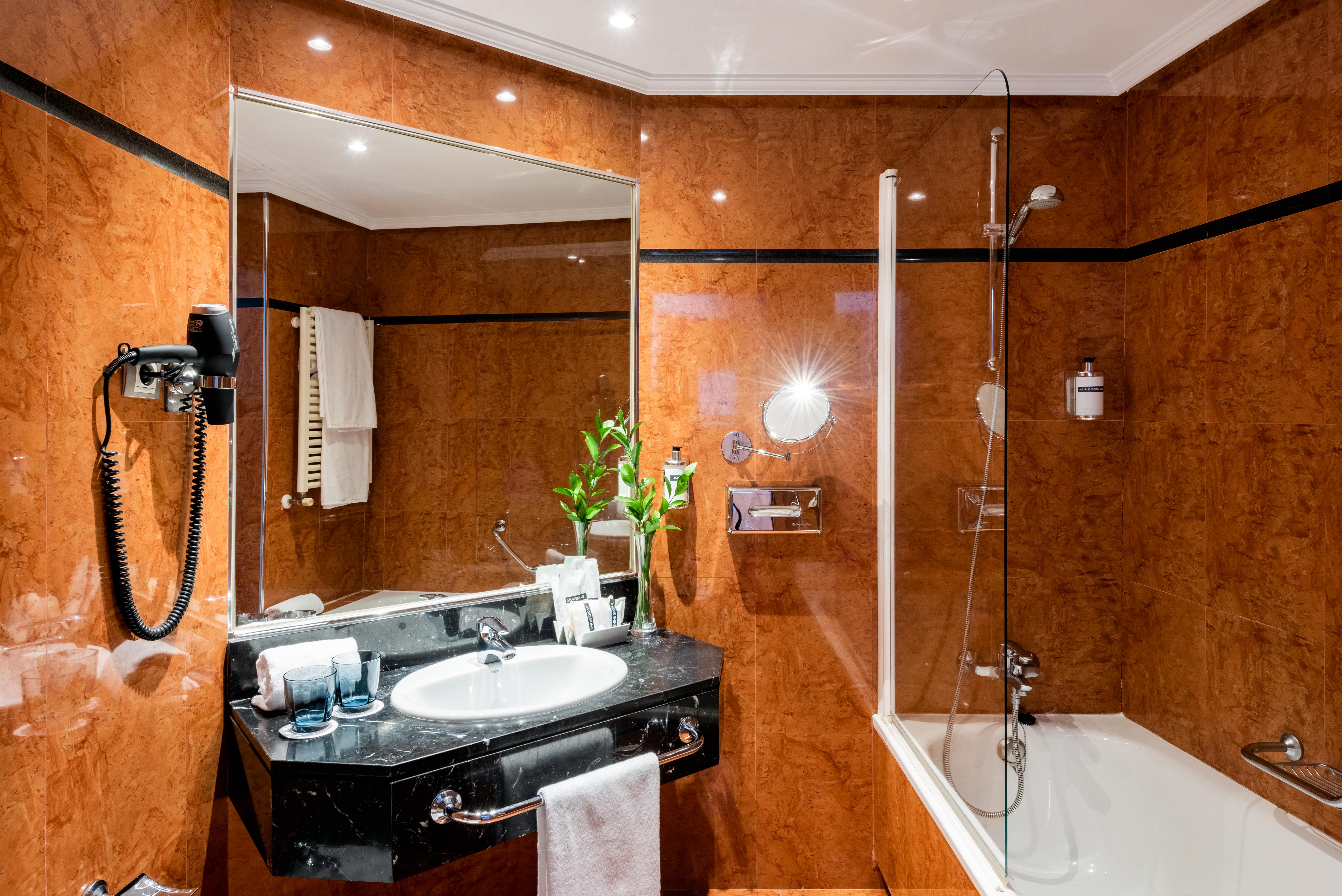 Hotel Madrid Plaza De Espana, Affiliated By Melia Bagian luar foto