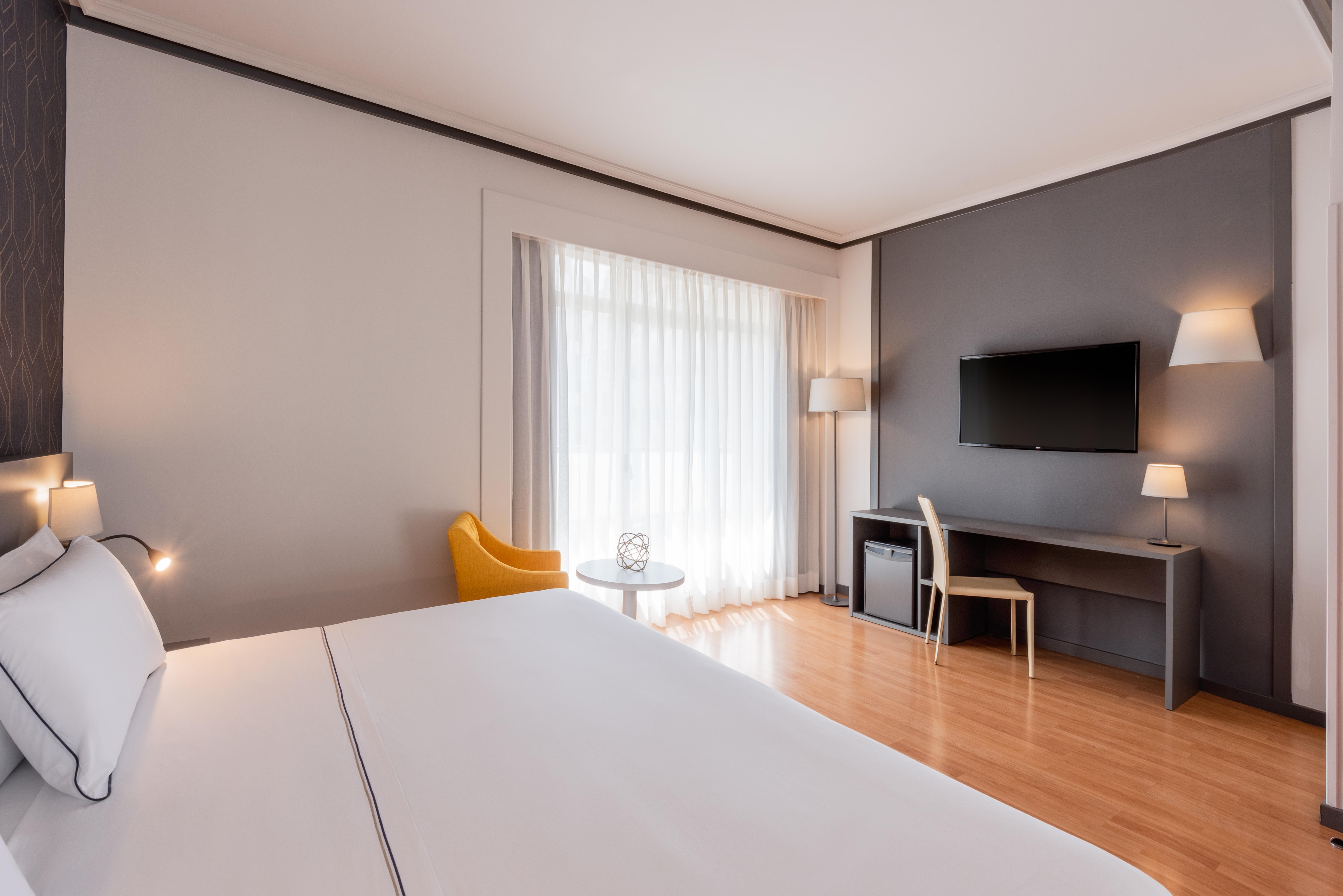 Hotel Madrid Plaza De Espana, Affiliated By Melia Bagian luar foto