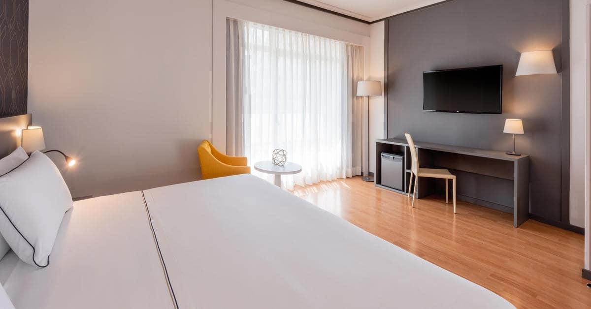 Hotel Madrid Plaza De Espana, Affiliated By Melia Bagian luar foto