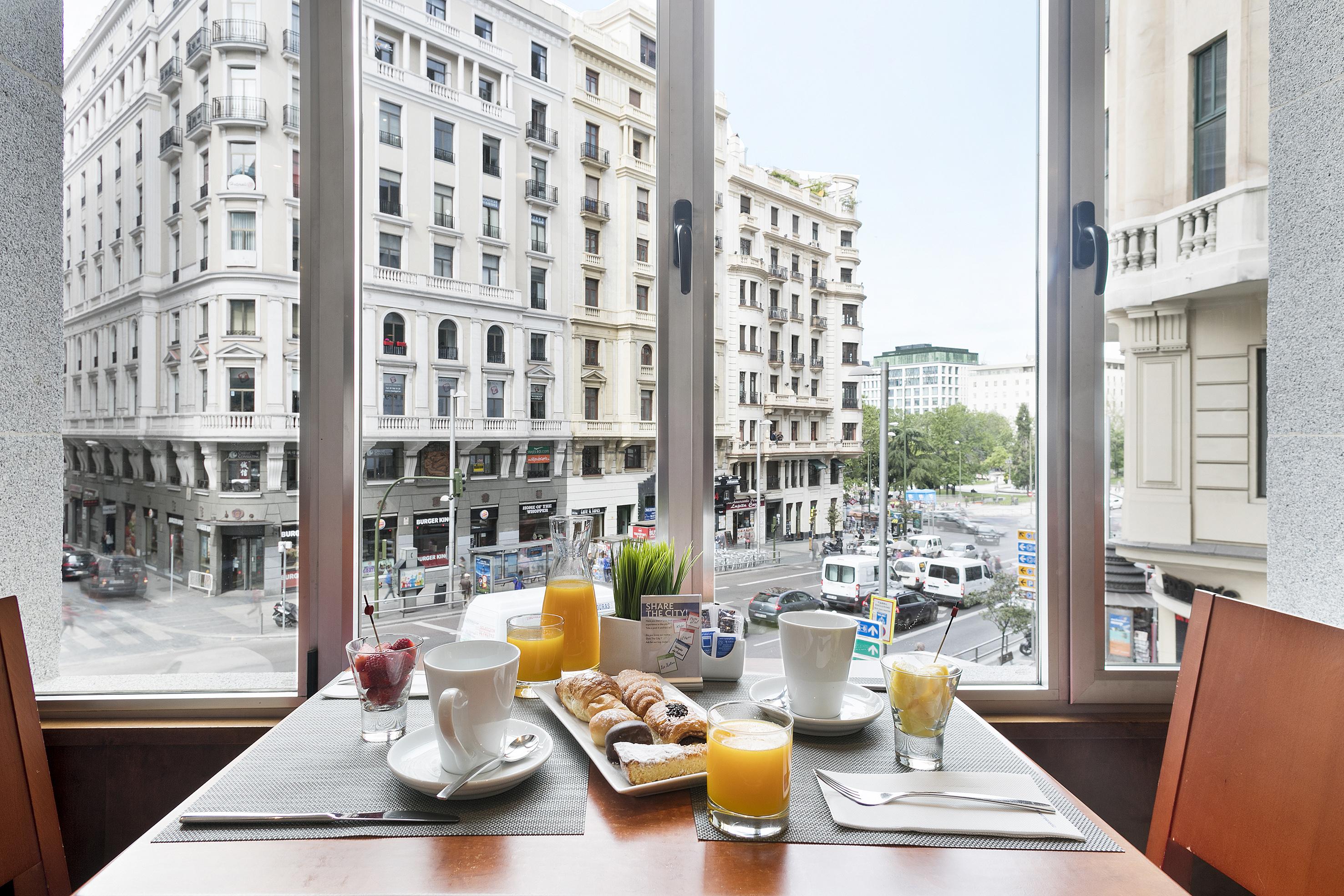 Hotel Madrid Plaza De Espana, Affiliated By Melia Bagian luar foto