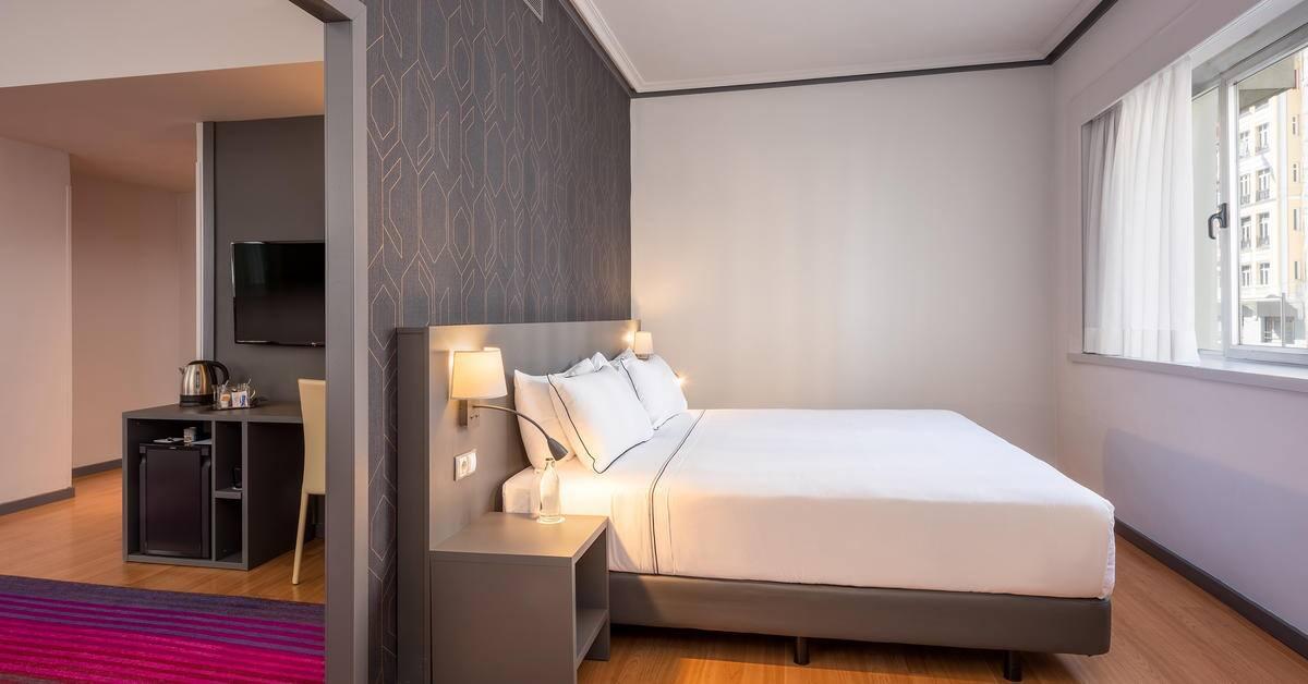 Hotel Madrid Plaza De Espana, Affiliated By Melia Bagian luar foto