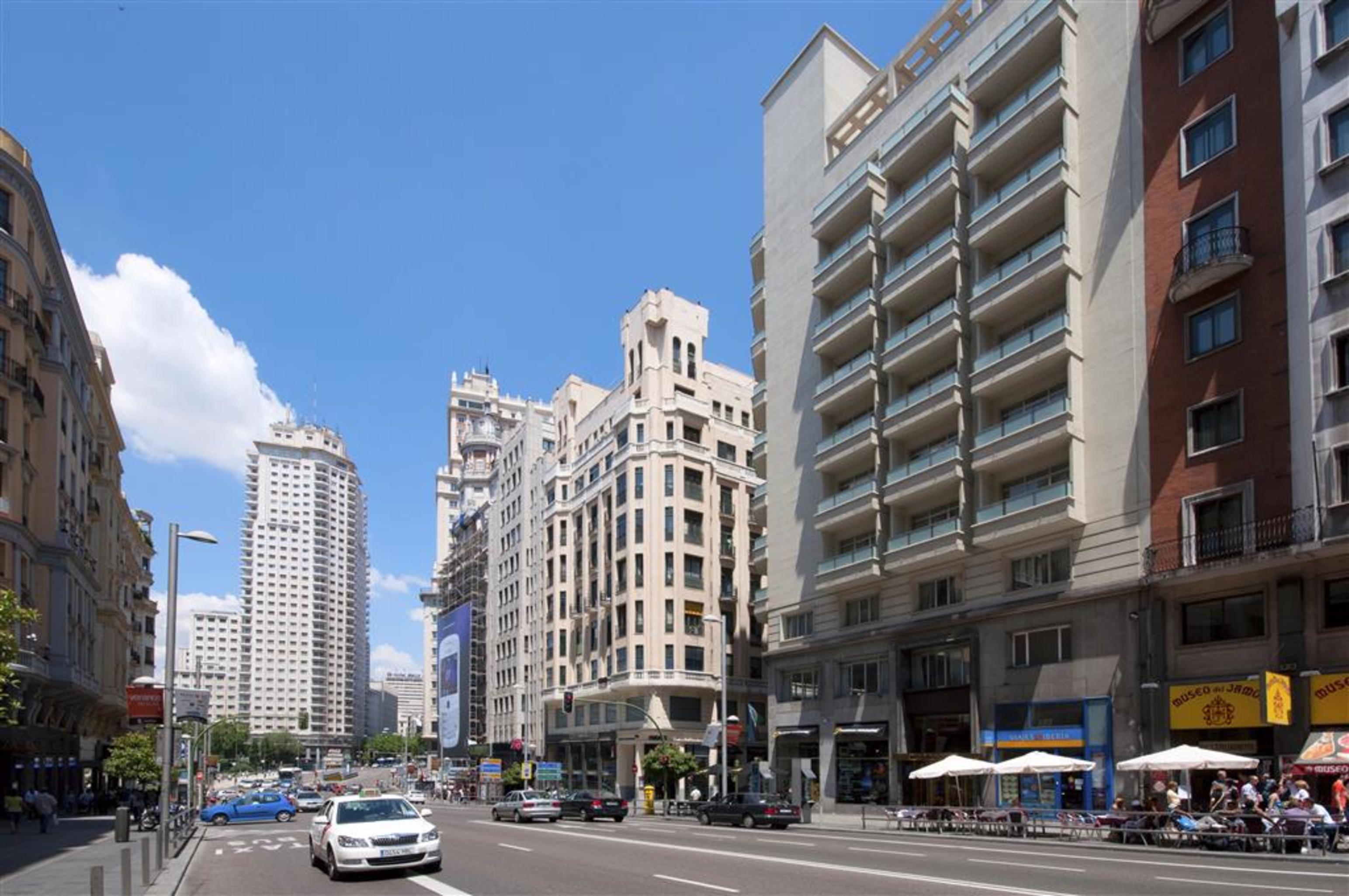 Hotel Madrid Plaza De Espana, Affiliated By Melia Bagian luar foto