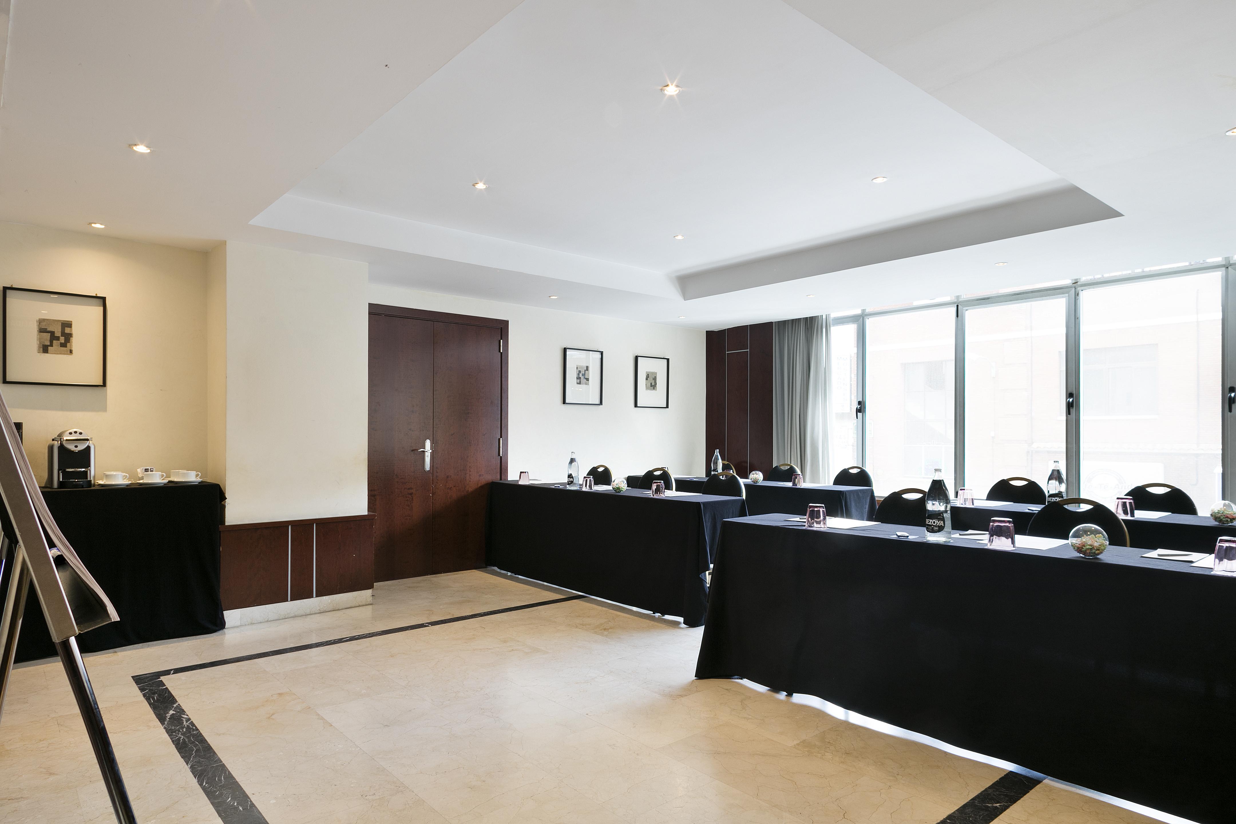 Hotel Madrid Plaza De Espana, Affiliated By Melia Bagian luar foto