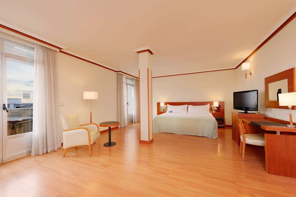 Hotel Madrid Plaza De Espana, Affiliated By Melia Bagian luar foto