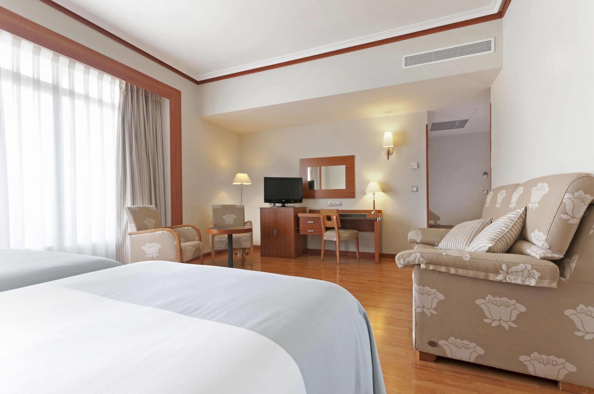 Hotel Madrid Plaza De Espana, Affiliated By Melia Ruang foto