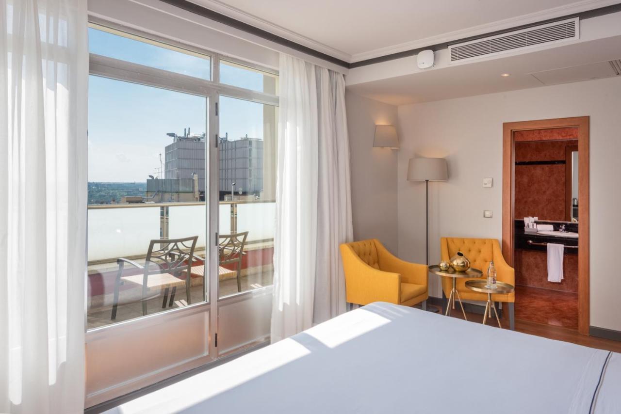 Hotel Madrid Plaza De Espana, Affiliated By Melia Bagian luar foto